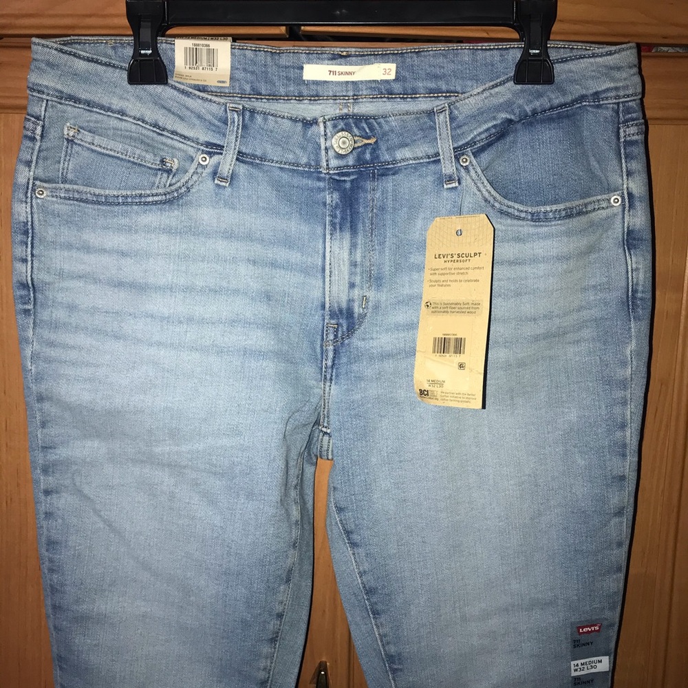 Levi’s 711 Mid-Rise Skinny Jeans Sz 32